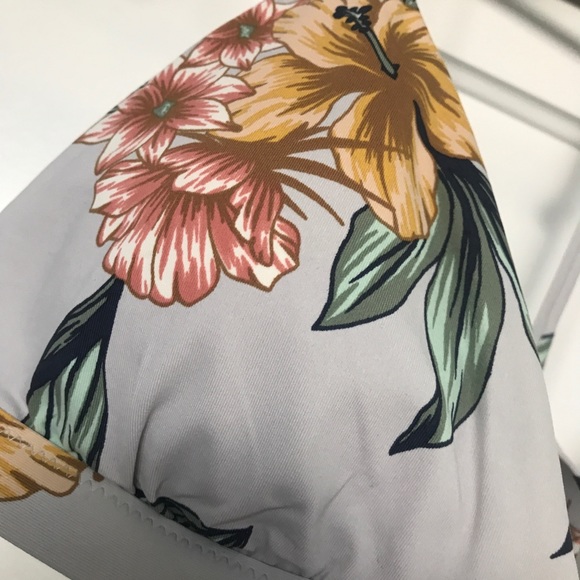 SOLD✅ Roxy - Bikini Swim Top - Picture 3 of 6